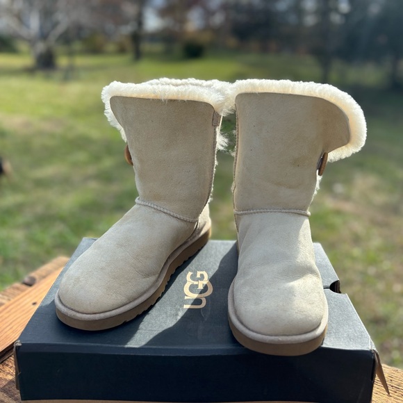 UGG Women's Bailey Button Ankle Boots - Size 8 Sand - Picture 8 of 9